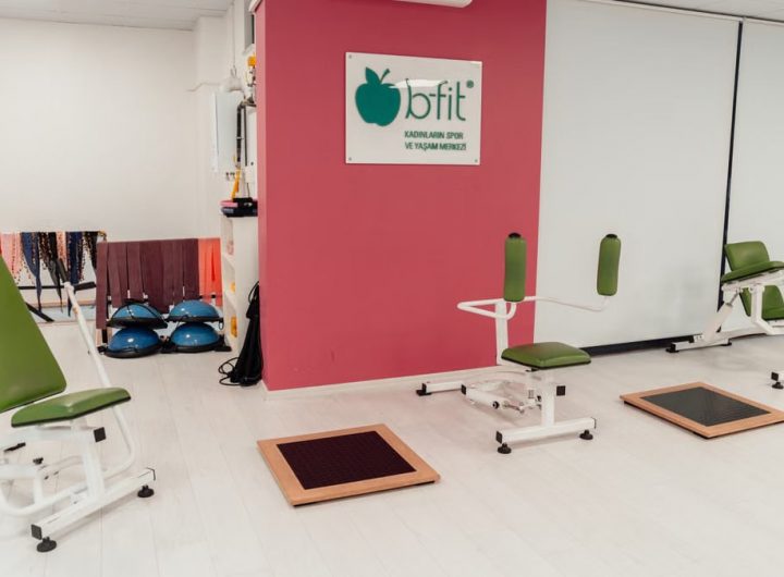 Explore a modern fitness studio in Yalova, Türkiye, featuring sleek exercise equipment.